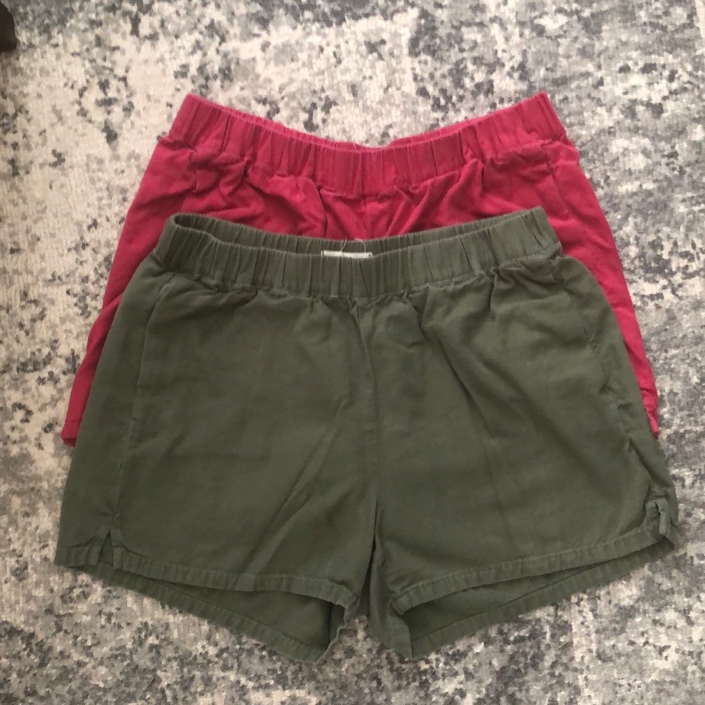 Two pairs Madewell pull-on shorts w/pockets.